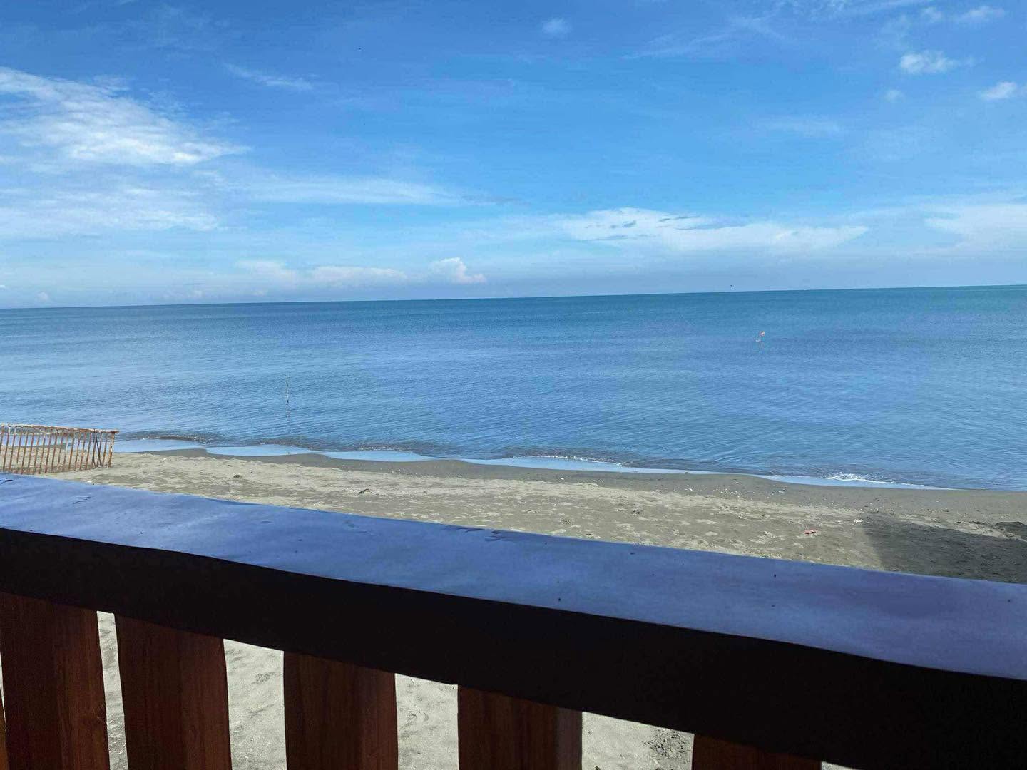 Guests enjoying the shore at S&D Beach House and Cottages